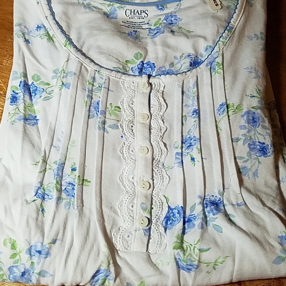 CHAPS White & Blue Flowers PJ Top Medium - Picture 3 of 3